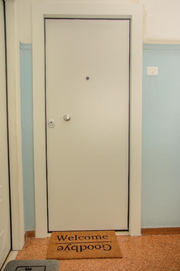 Fully Renovated And Relaxing Apartment أثينا المظهر الخارجي الصورة